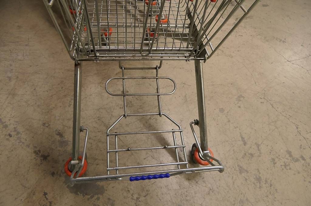 Altro per la casa: Einkaufswagen mit Harassablage, Hängehacken  und Kindersitz – Usato da Lenggenwil venduto da Reto888 2