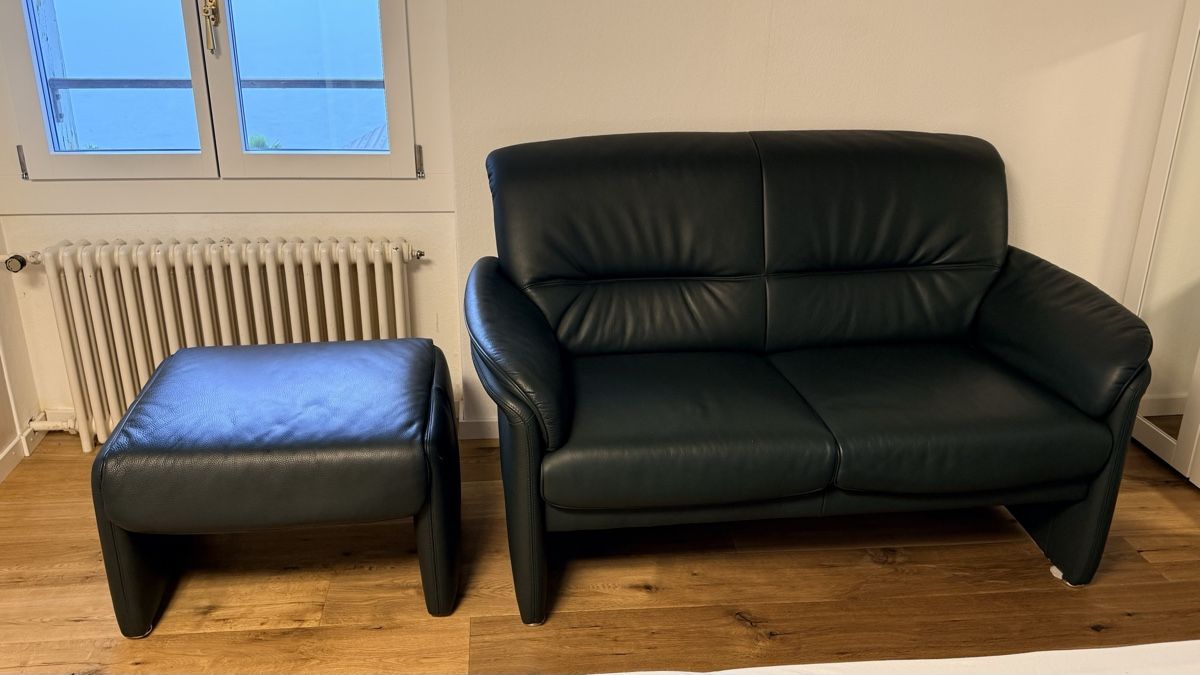 Sofas: Sofa 2-Sitzer + Hocker – D'occasion à Vitznau par torero12 1