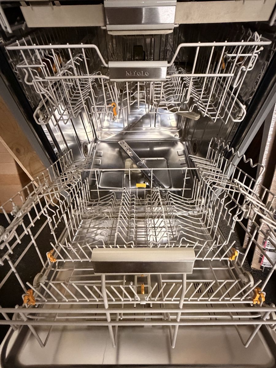 Miele Machines à laver la vaisselle: Miele Commercial Dishwasher PG 8083 SCVi – D'occasion à Blankenburg par see-LA 4