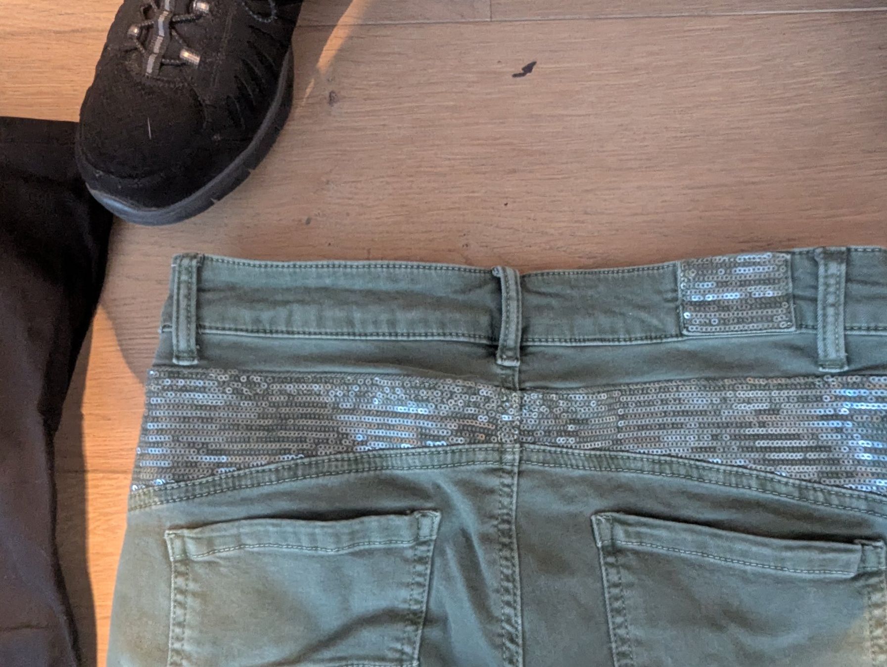 Pantaloni: 3 paar Damenhosen S/m – Usato da Root venduto da Pfroeschli 6