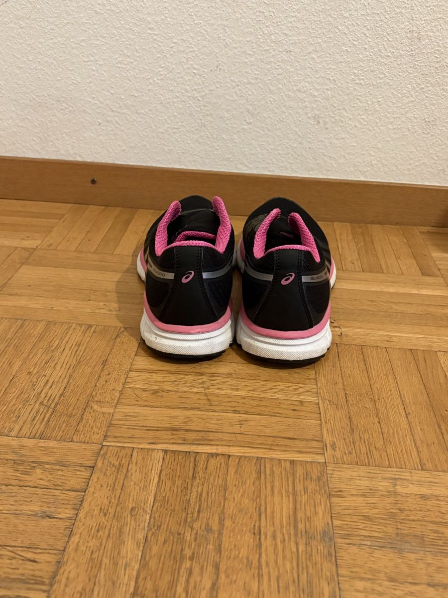 Scarpe da donna: ASICS shoes - size 42.5  – Usato da Genève venduto da ton_h779 4