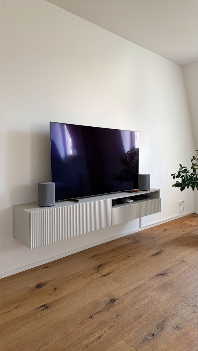 TV Möbel: Fernseher  Regal NP 399CHF – Gebraucht aus Basel von tho_bei