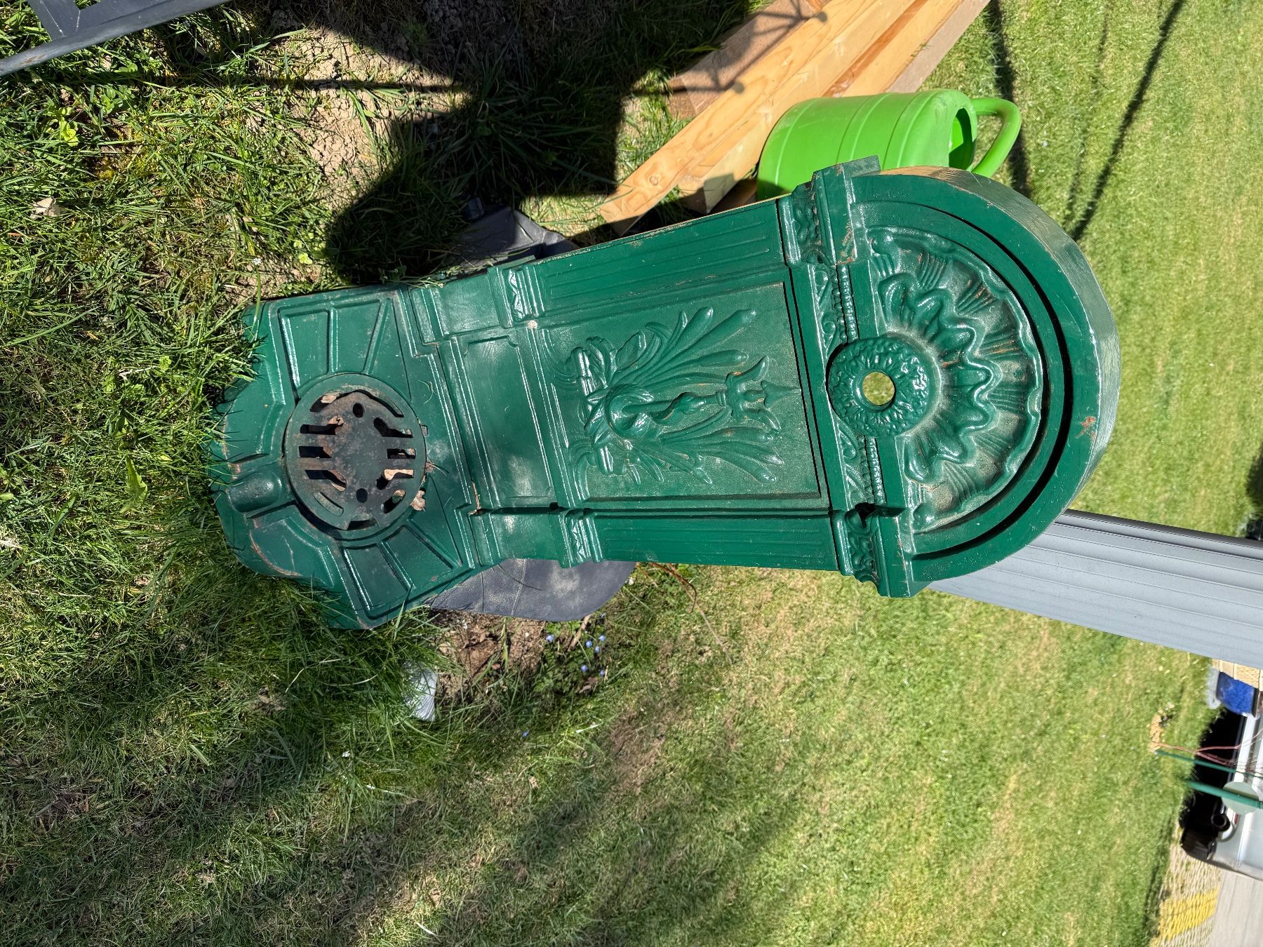 Stagni & Fontane ornamentali: Fontaine en fer antique – Usato da Neirivue venduto da brazerio