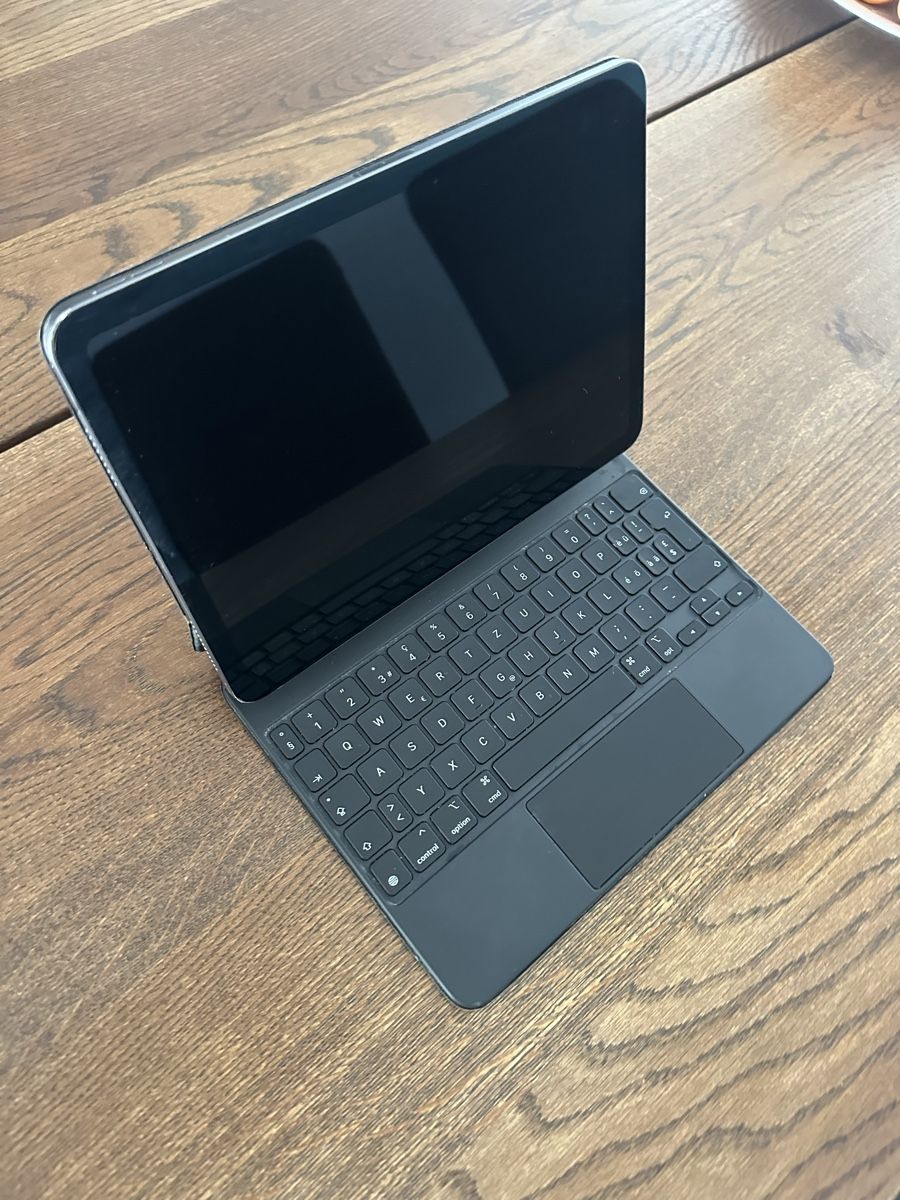 Apple Tablet PC: Apple iPad Air 4 Gen 10.9" 5G + Magic Keyboard – Usato da Bäch SZ venduto da marco0003