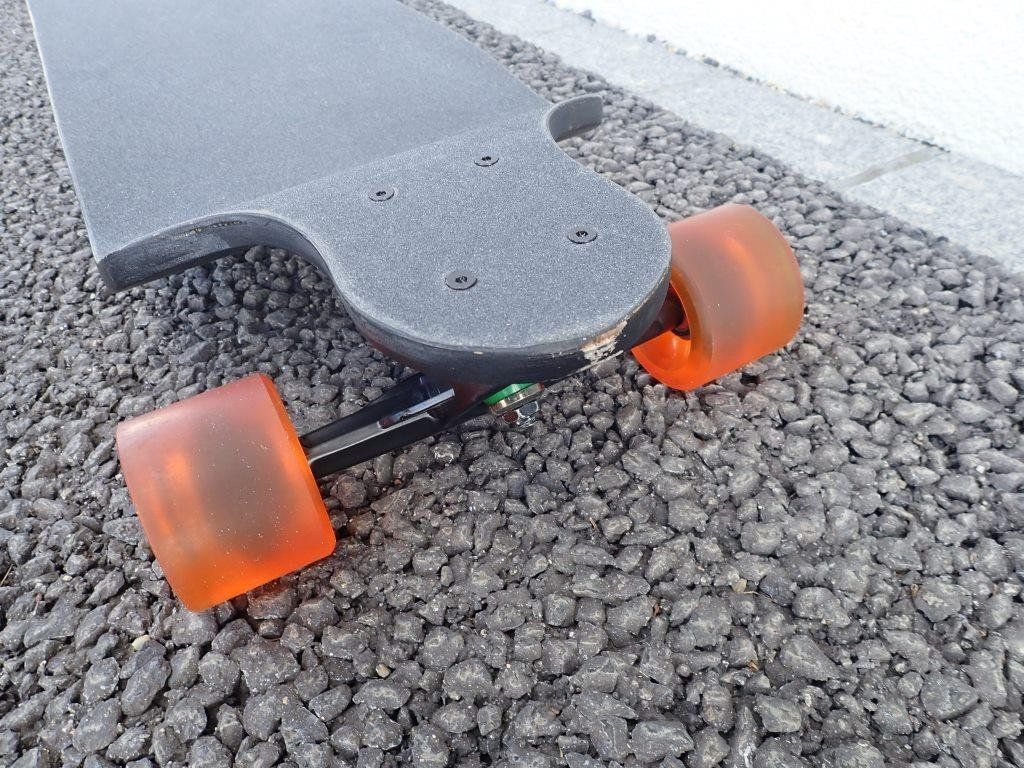 Skateboards: Longboard KTS 01 Black mit orangen Rollen – Usato da Galgenen venduto da Marc98 4
