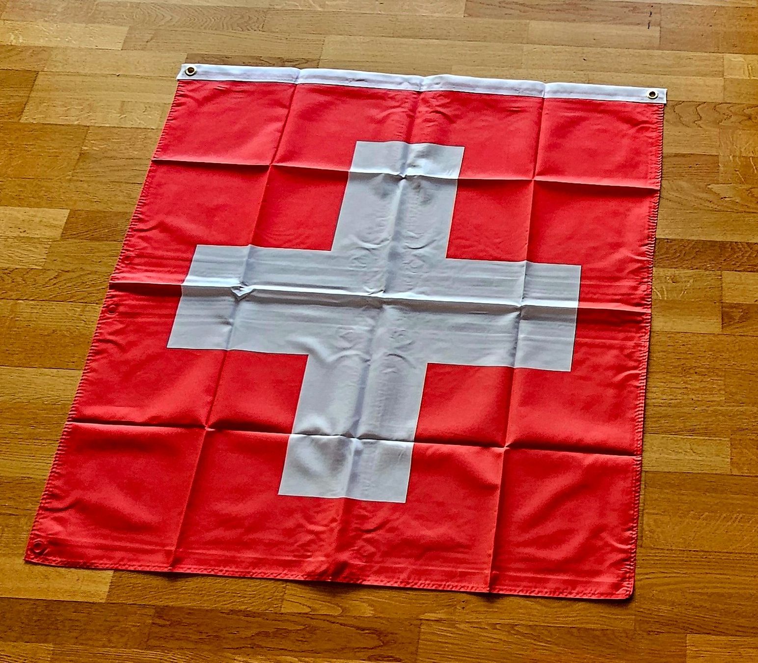 Bandiere: Schweizer Flagge - Fabrikneu & ungeöffnet – Nuovo e nell'imballaggio originale da Kreuzlingen venduto da UAE 6