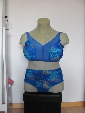 Sommer Set: Bikini  blau gemustert, Grösse 46/48,