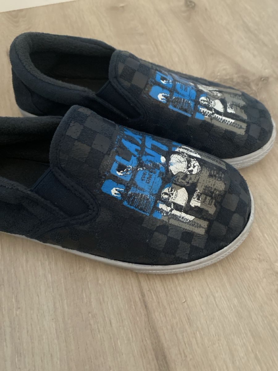 Chaussures garçon: Chaussons taille 32 – D'occasion à Chamoson par Pince26 1
