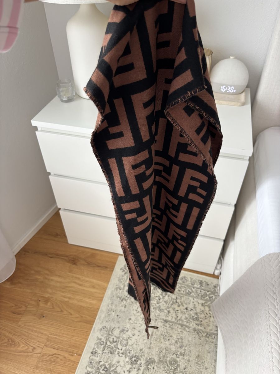 Foulard & Sciarpe: Scarf in brown – Nuovo (secondo la descrizione) da Horgen venduto da lme_8kj7 1