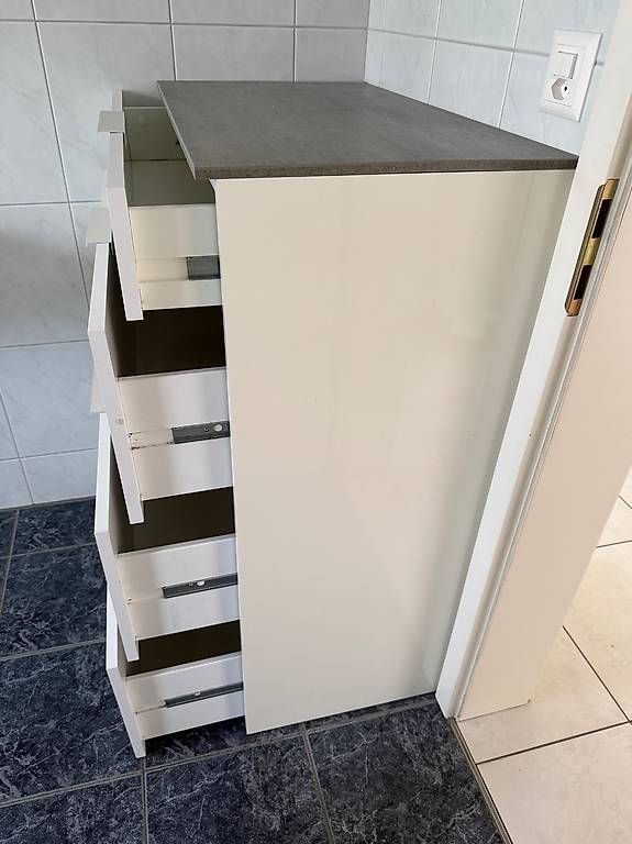 Cassettiere: Kommode mit Auszugs-Schubladen – Usato da Hägendorf venduto da AdlerTom 1