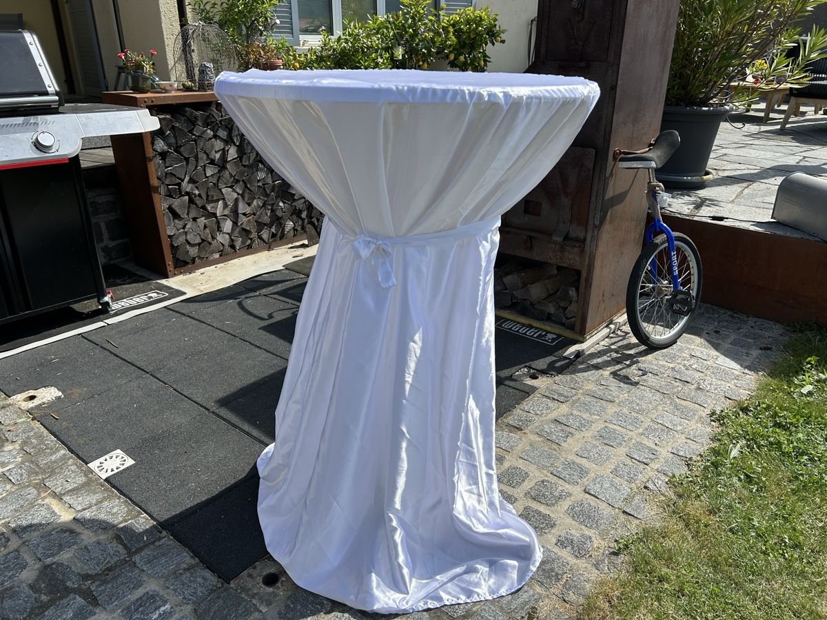Tavoli: Stehtische mit Houssen – Usato da Birmenstorf AG venduto da bir_9tbh 7
