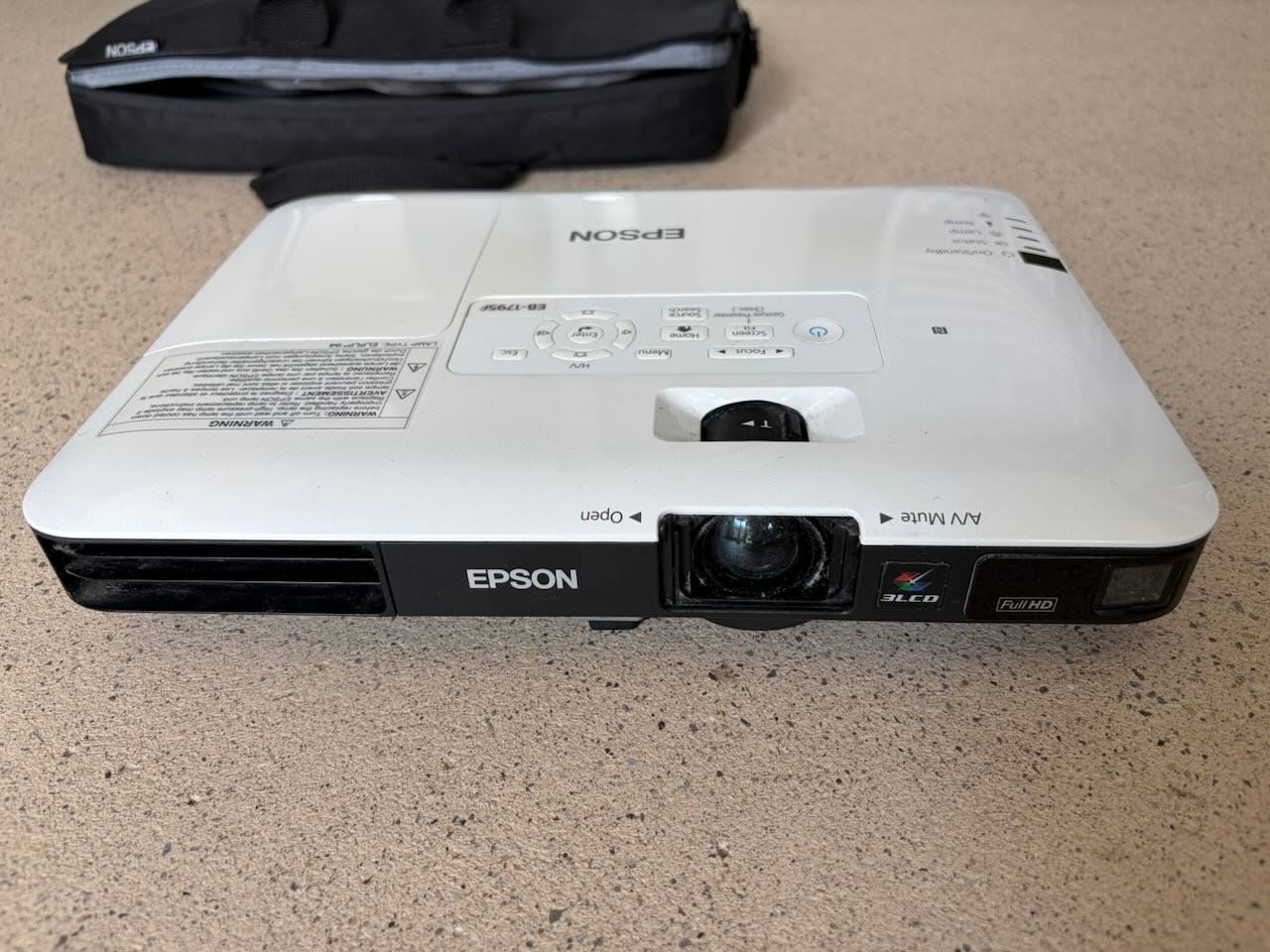 Vidéoprojecteurs: EPSON Beamer/Projektor EB-1795F HDMI – D'occasion à Zürich par Bluesailing 6