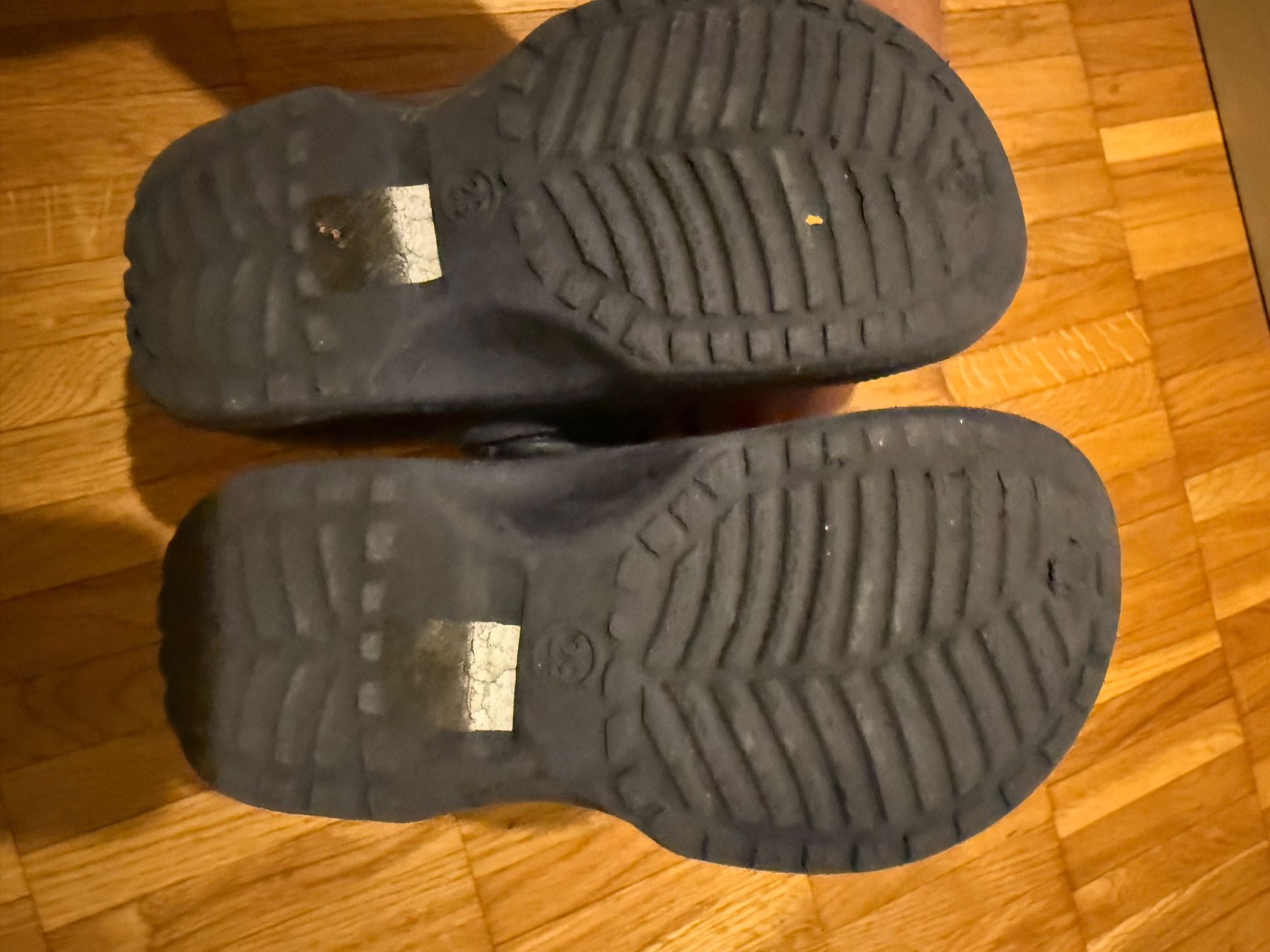 Chaussures garçon: crocs-like chaussures enfant – D'occasion à Lausanne par beatriz_g 1