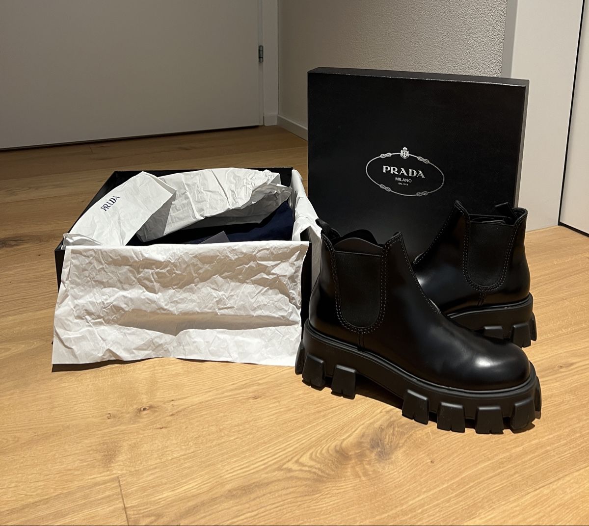 Prada Herrenschuhe: Prada Monolith Herrenstiefel Größe 6.5, 40/41 – Neu (gemäss Beschreibung) aus Zürich von men_5kyy