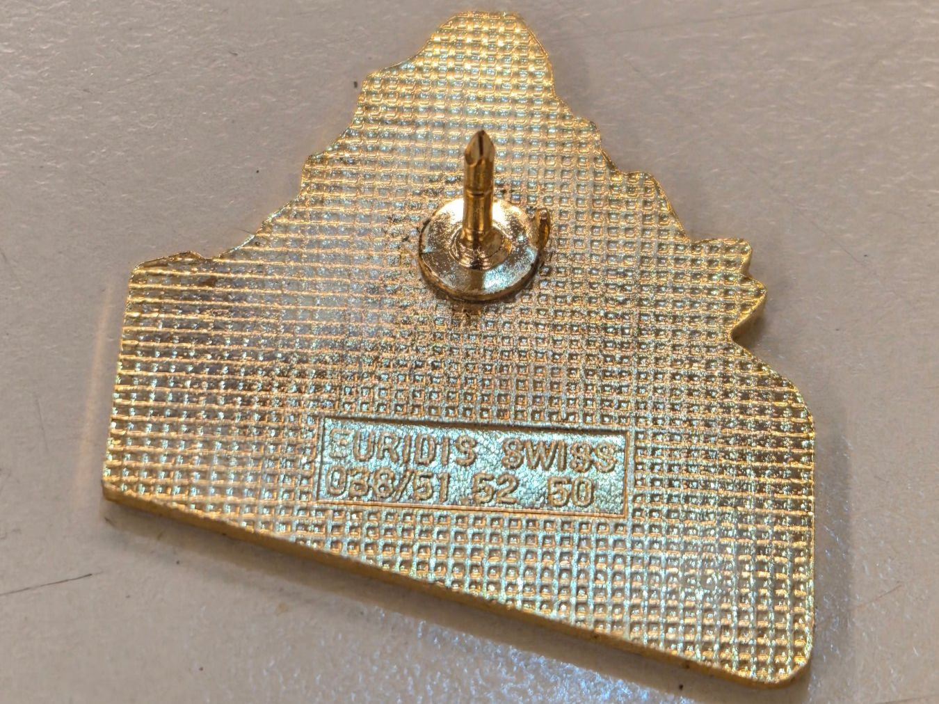 Plaketten & Abzeichen: Pin / Badge  "Zermatt" in Holzsockel – Neu (gemäss Beschreibung) aus Pratteln von Dollshop 2