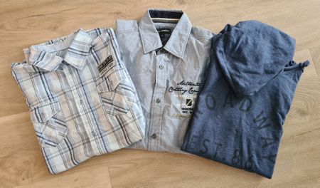 Herren Kleiderpaket, Hemden & Hoodie, Grösse S, Top!