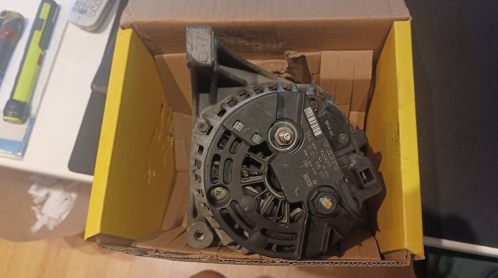 Volvo Tutti pezzi di ricambio auto: Alternator 120A Volvo V70 – Difettoso da Merenschwand venduto da Nicoooooooooooo 1