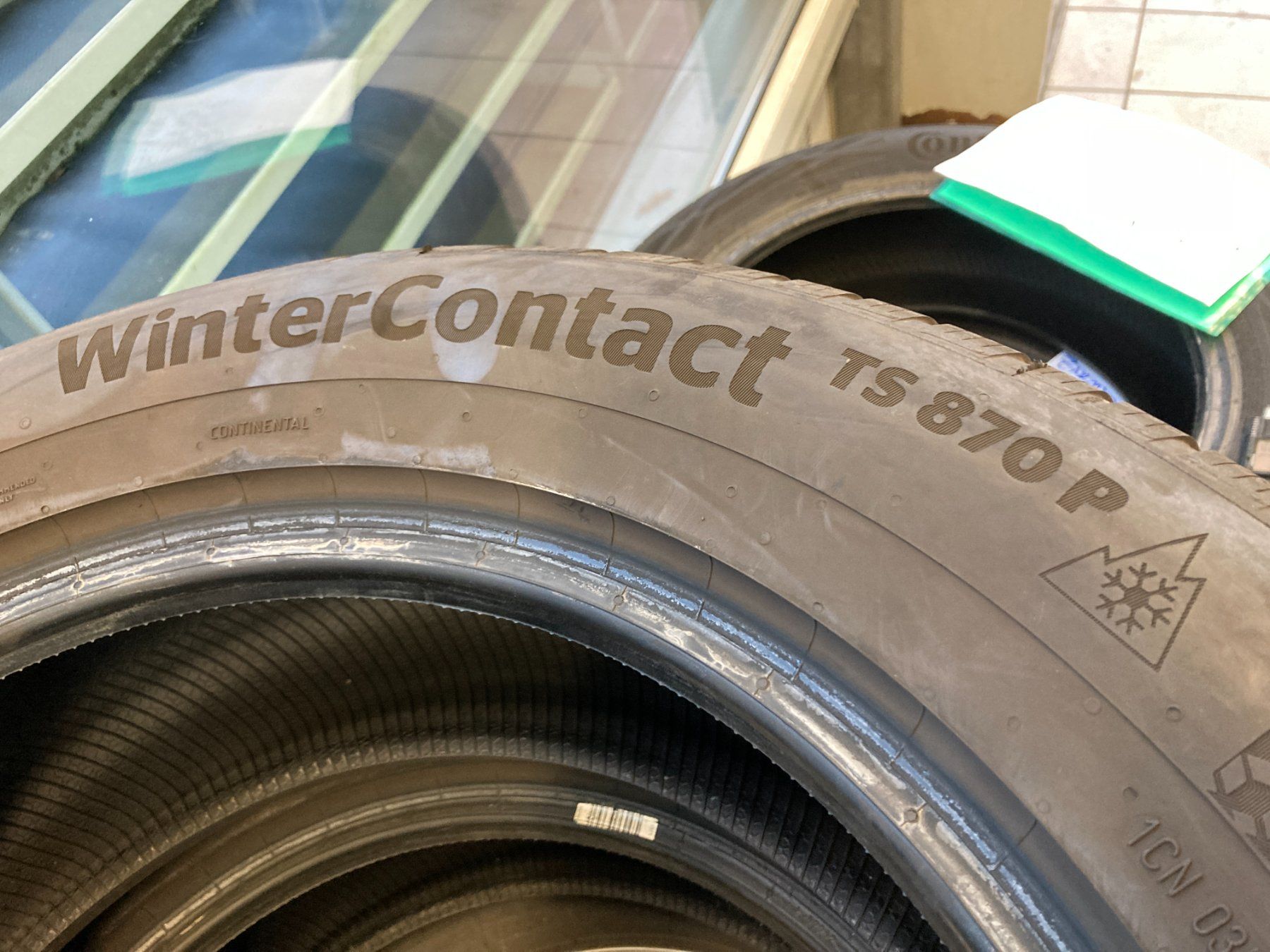Continental Pneumatici & Ruote complete: Winterpneu 235/60R18 Continental – Usato da Cham venduto da WB2223 2