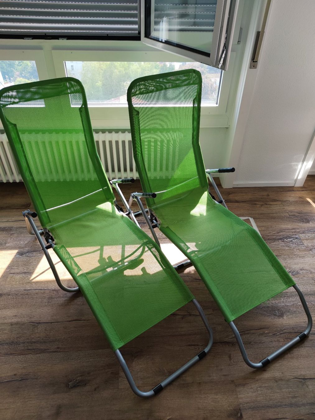 Liegen & Liegestühle: 2 Set Liegestühle Sonnenliegen, hellgrün – Gebraucht aus Fribourg von Elyngwen