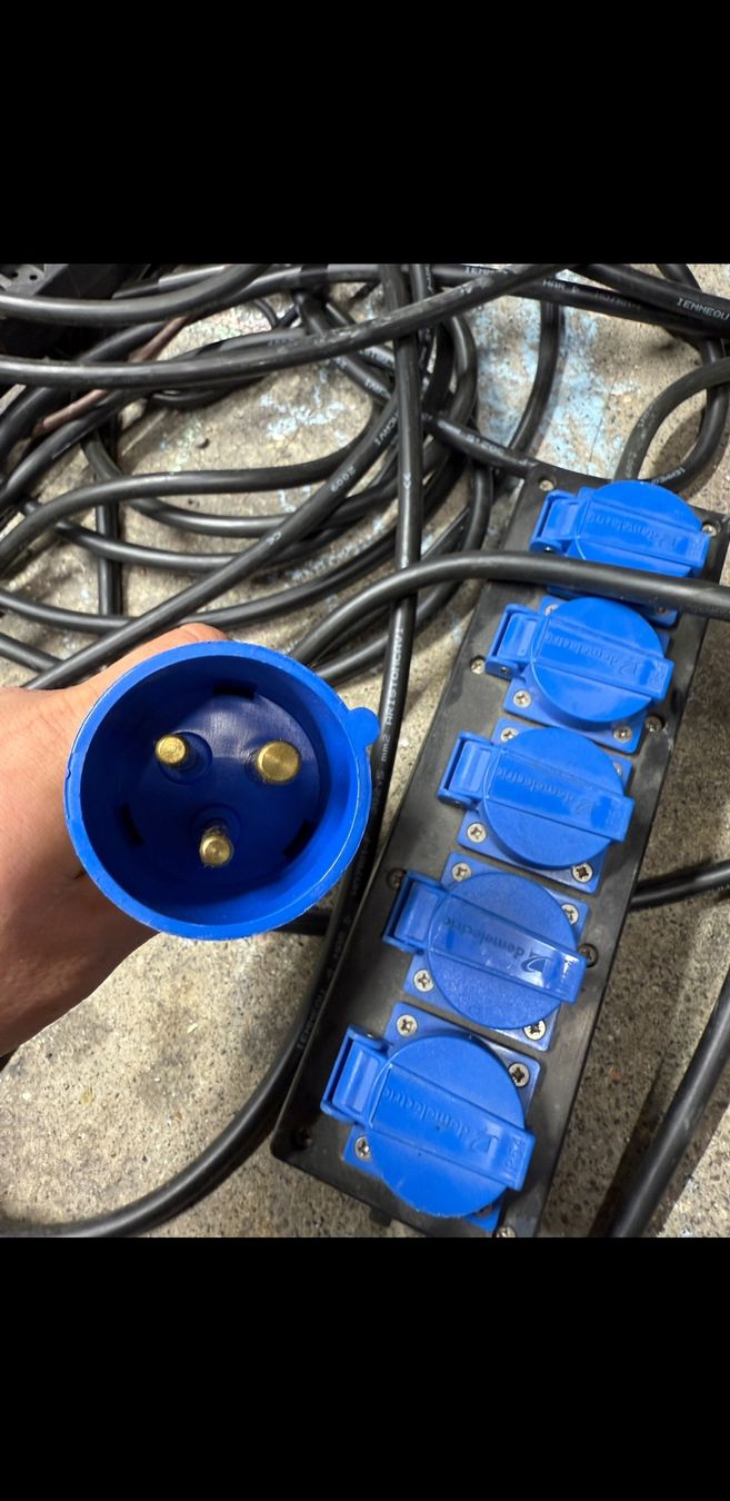 Elettrotecnica: Verlengerungs Kabel mit Stromverteiler 16A – Usato da Cham venduto da NeraHandel 1