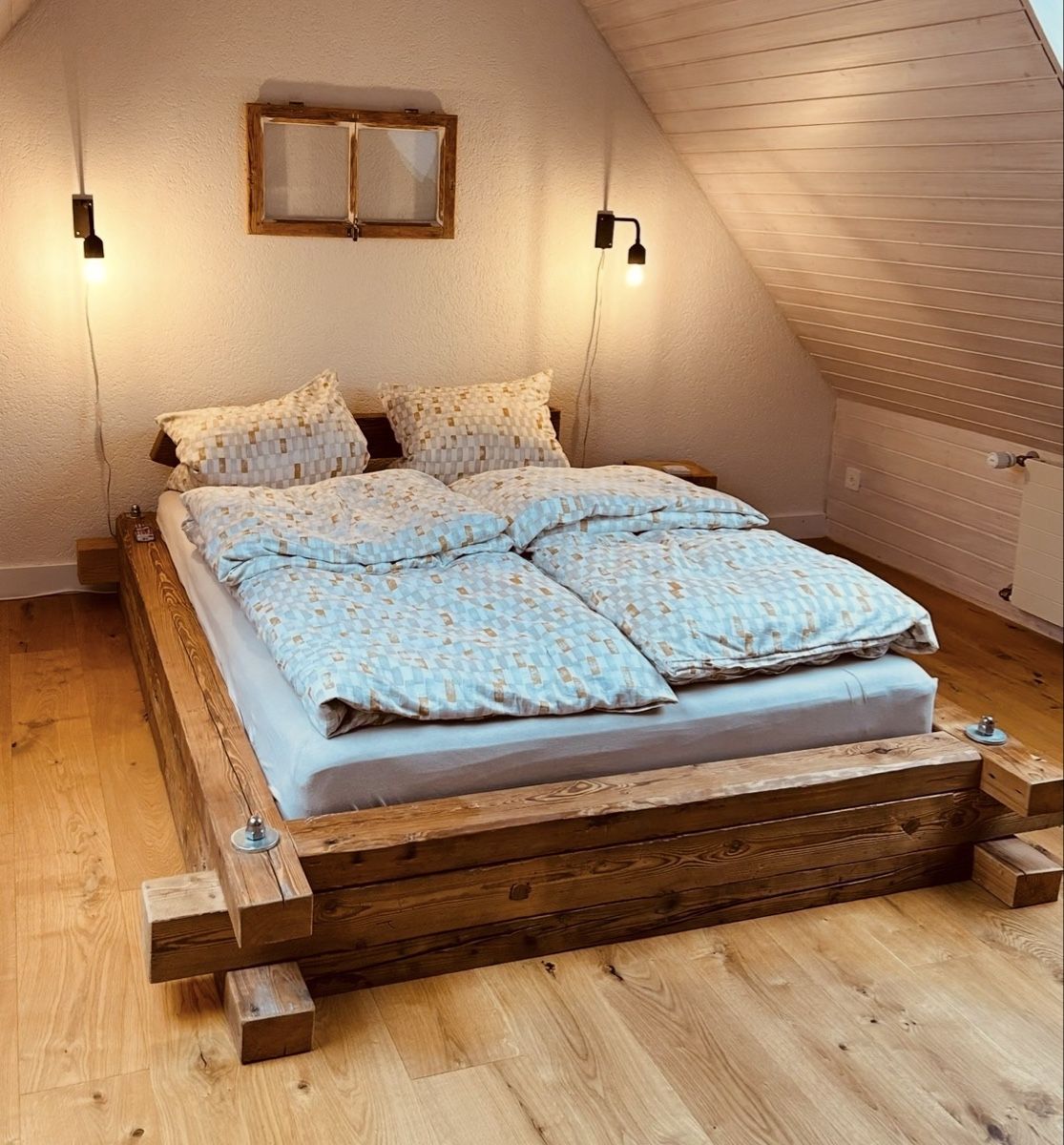 Letti: Altholzmöbel Bett/Sideboard/Beistellmöbel – Usato da Melchnau venduto da tkoenig93