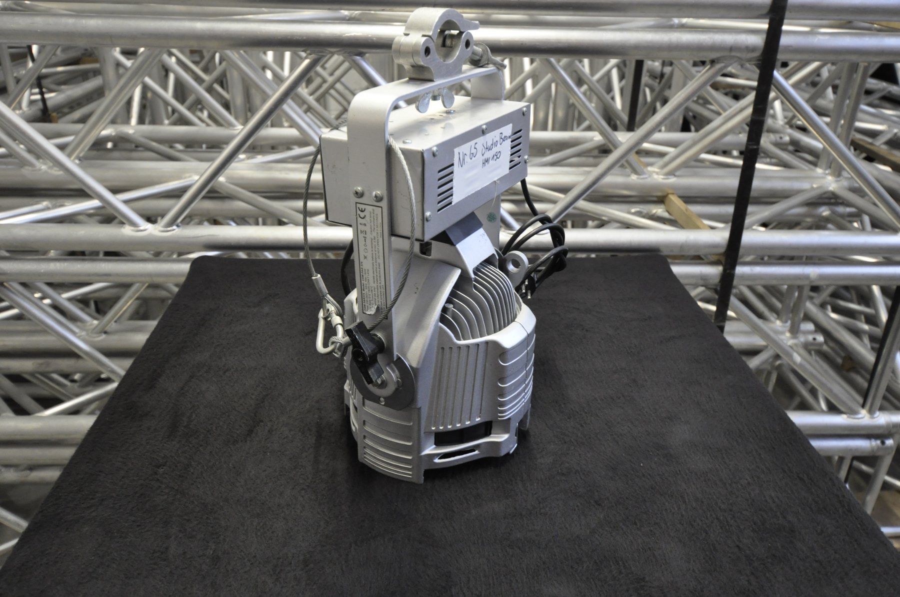Showtec Lampes: StudioBeam HMI 150 – D'occasion à Burgdorf par WHITELIGHT3400