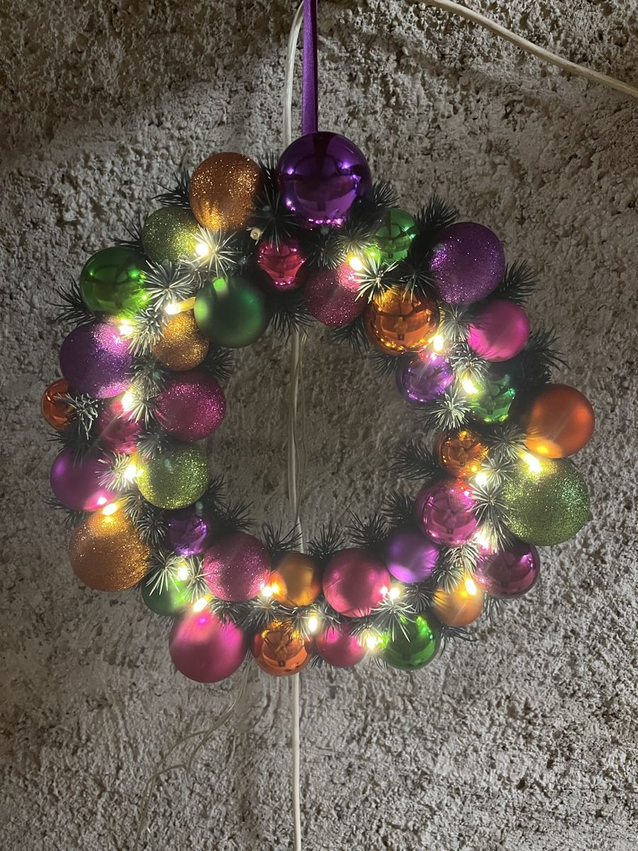 Tutte le decorazioni: Weihnachtskranz mit Christbaumkugeln und LED Beleuchtung – Usato da Uster venduto da Corina0111114 3