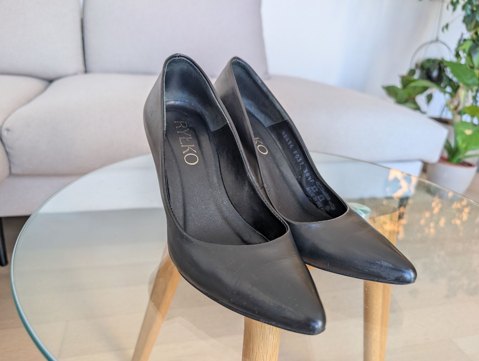 Scarpe da donna: Classic Black Leather Pointed Heels/Pumps – Usato da Lachen SZ venduto da joa_rf9n