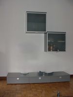 Sideboard grau mit 2 Wandwürfeln