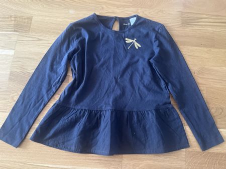 Neues langärmliges Shirt für Mädchen