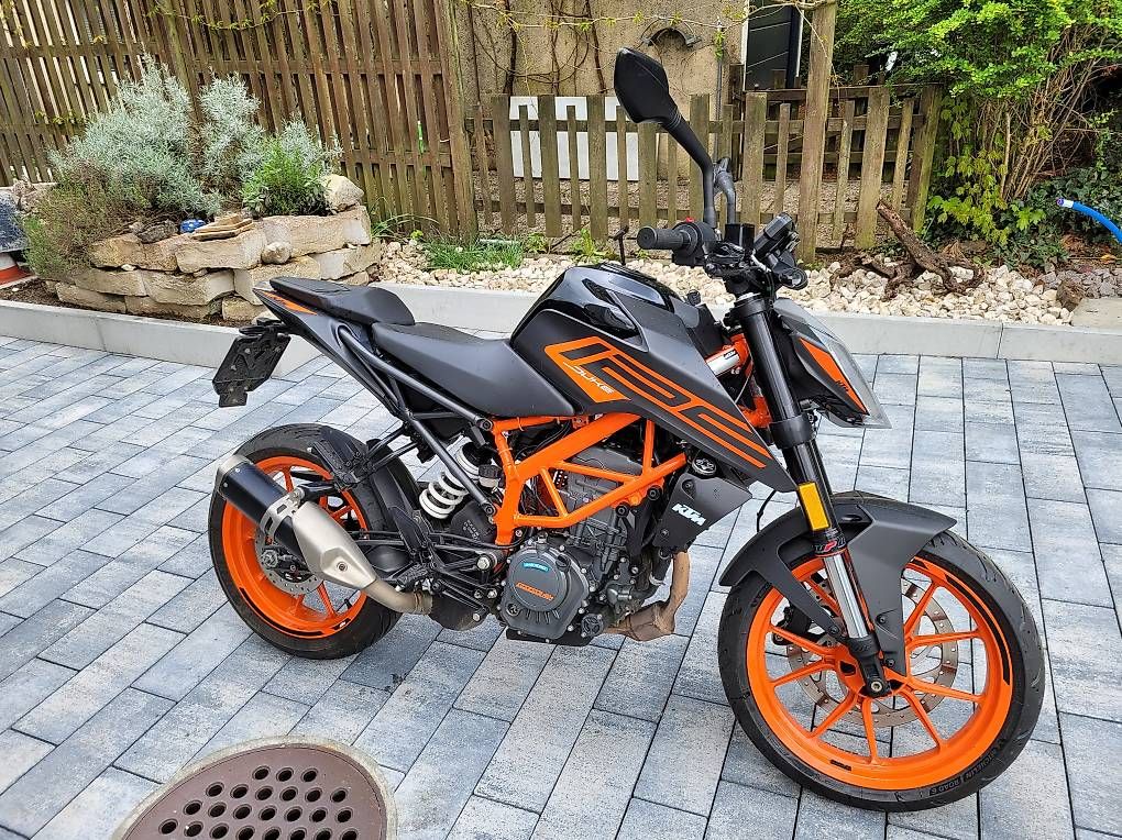KTM Strada: KTM Duke 125 – Usato da Allschwil venduto da Vca77