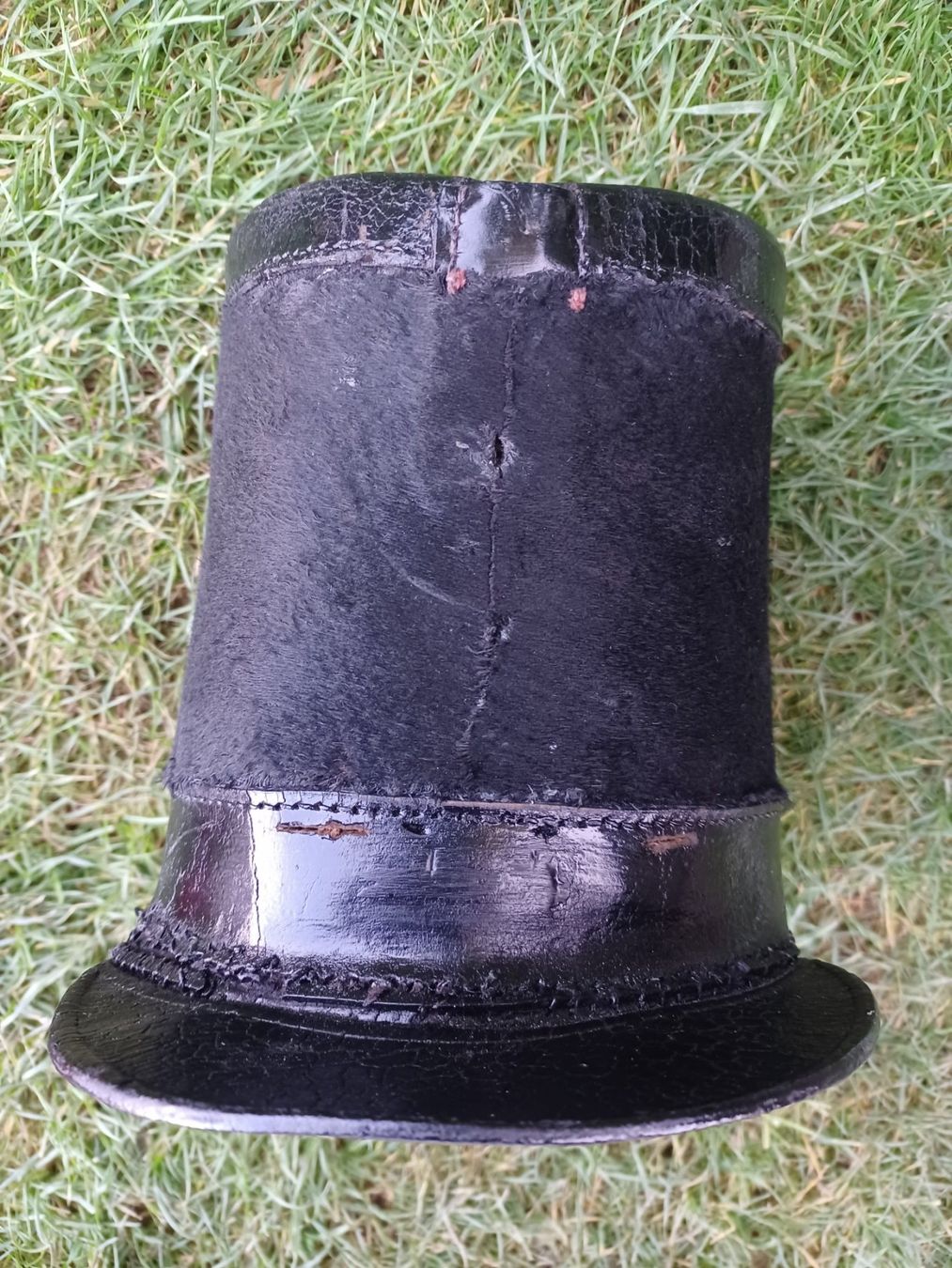 Schweizer Armee Uniformen: 1 Tschako, leer, Ord. 1852 – Defekt aus Horw von  2