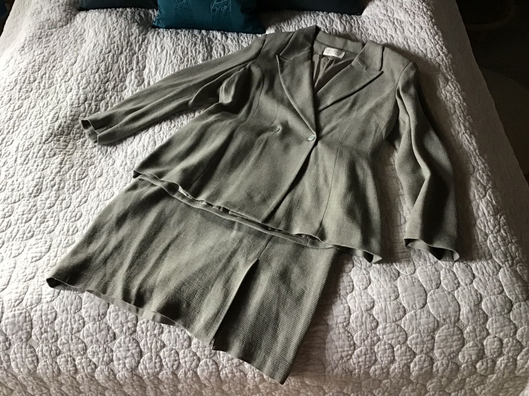 H&M Giacche: Schicker Damen Blazer Gr. 46 mit Perlmuttknöpfen – Usato da Weggis venduto da Tupferl 2