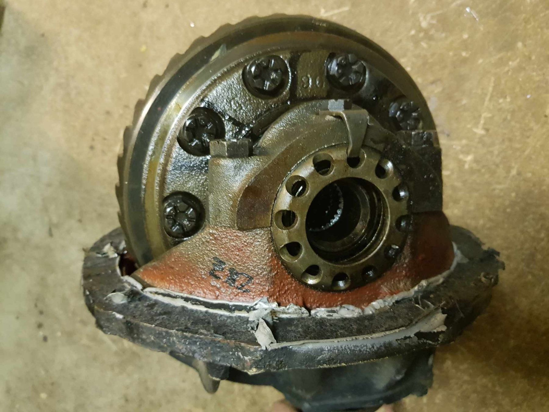 Ford Tutti pezzi di ricambio auto: Ford Hinterachs Differenzial – Usato da Niedergösgen venduto da usc_2h5n 2