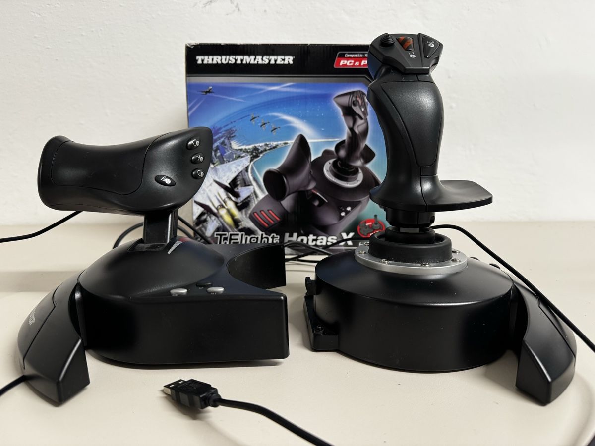 Thrustmaster Manettes: Thrustmaster T.Flight Hotas X Joystick für PC & PS3 – D'occasion à Zürich par Nobs1 4