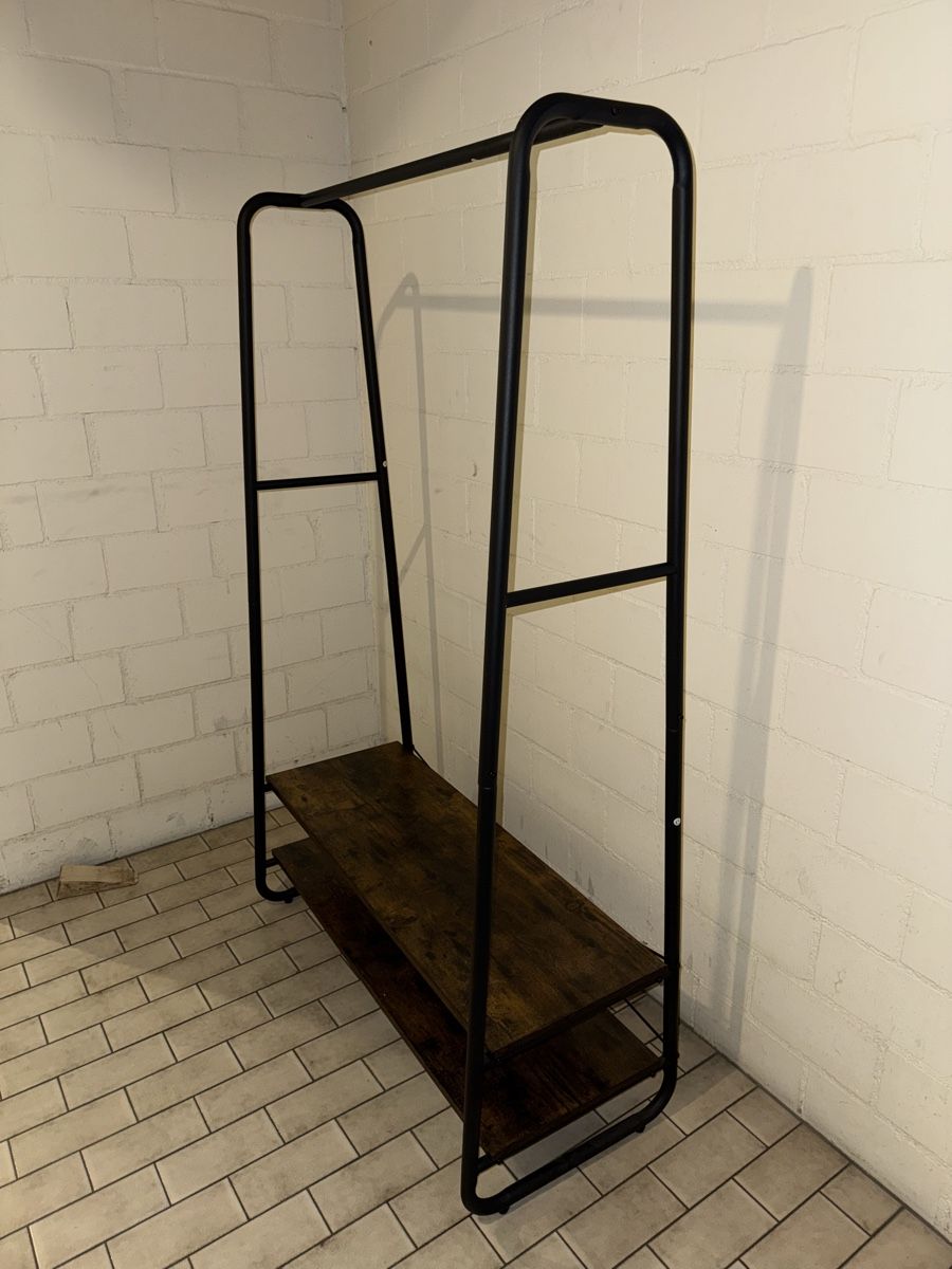 Guardaroba: Kleiderständer schwarz/Holzoptik – Nuovo (secondo la descrizione) da Watt venduto da lou_m5tq 1