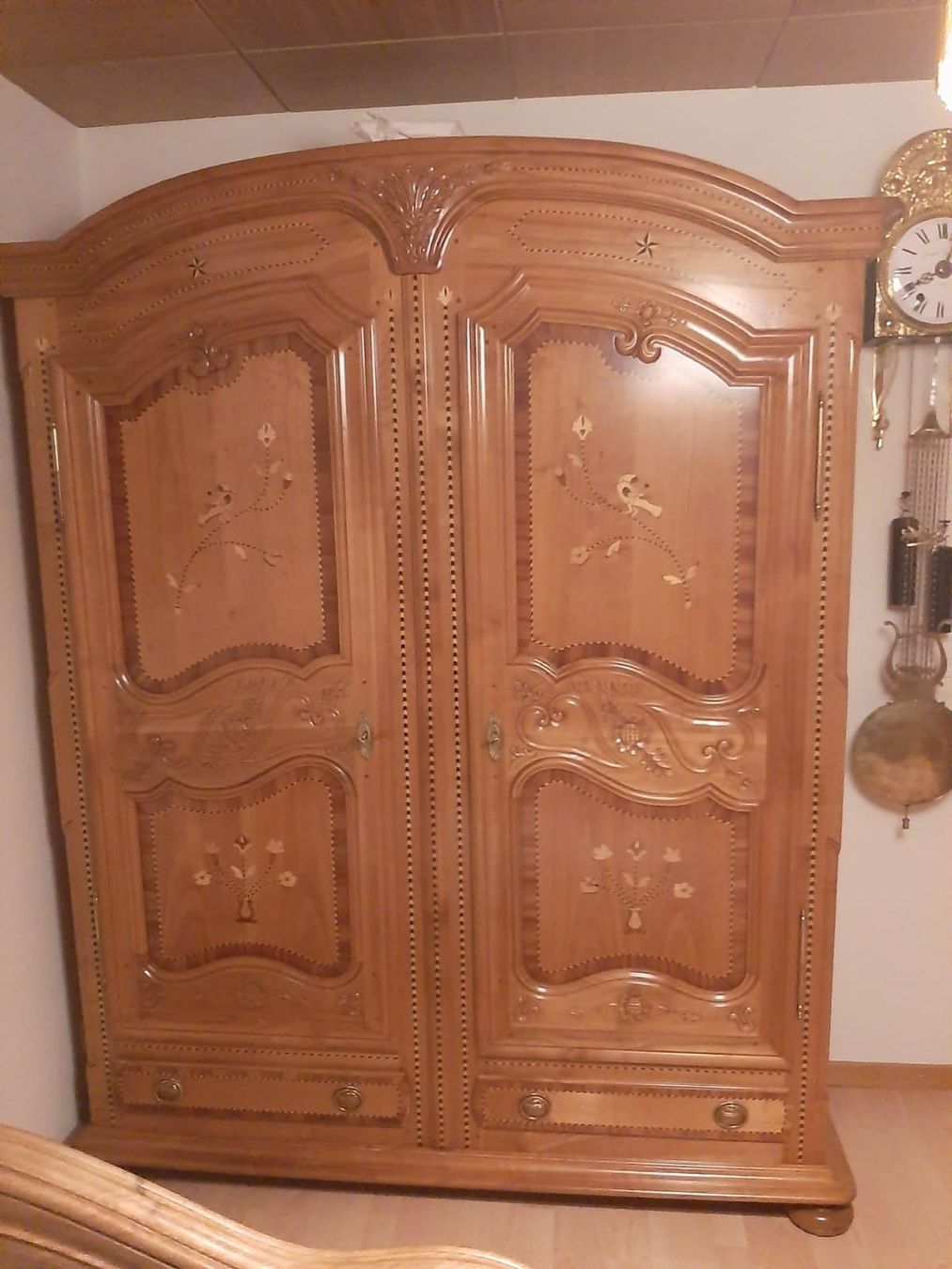 Armadi: Schrank mit Intarsien – Usato da naters venduto da yvi1965 1
