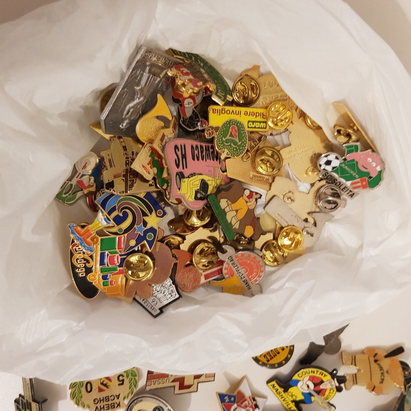 Plaketten & Abzeichen: Konvolut Anstecker Pins – Gebraucht aus Münchenstein von 2DGames 1