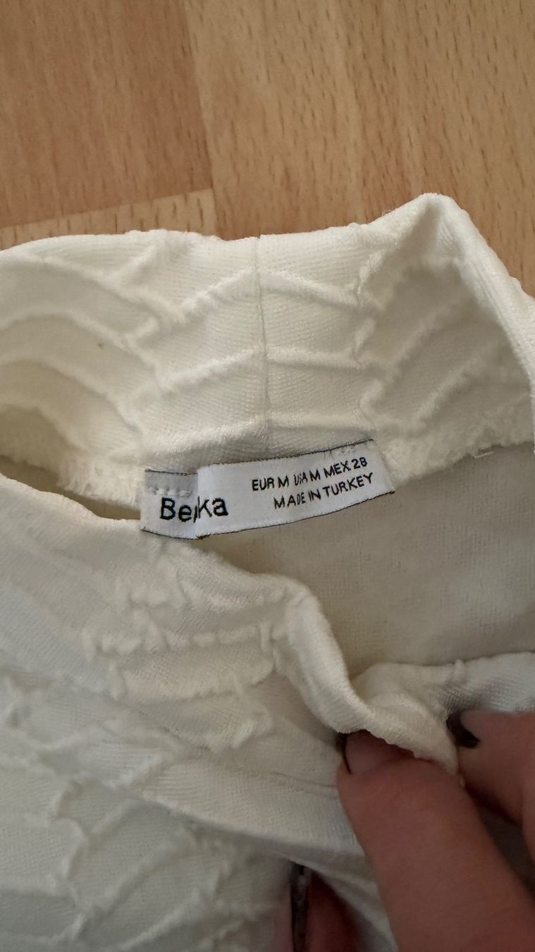 Top: Crop Top dickes Material – Usato da Bilten venduto da Sarasclothes 2