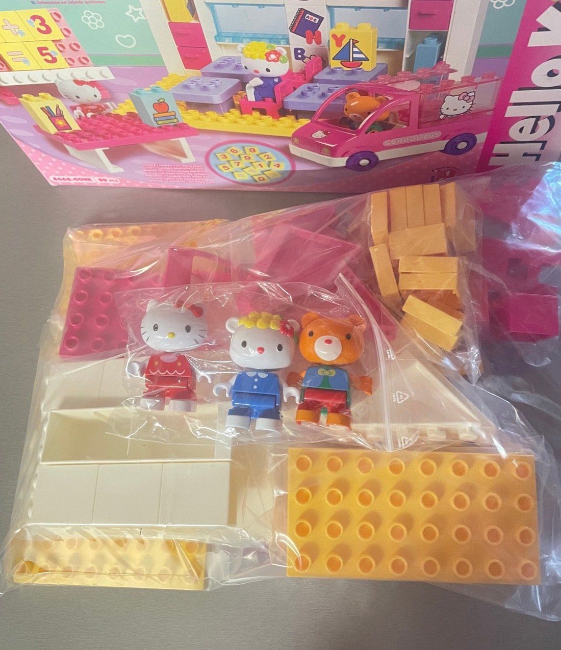 Hello Kitty Kit di costruzioni: Unico Plus Hello Kitty's Schule mit Schulbus; neuwertig – Usato da Sirnach venduto da sagrotin 4