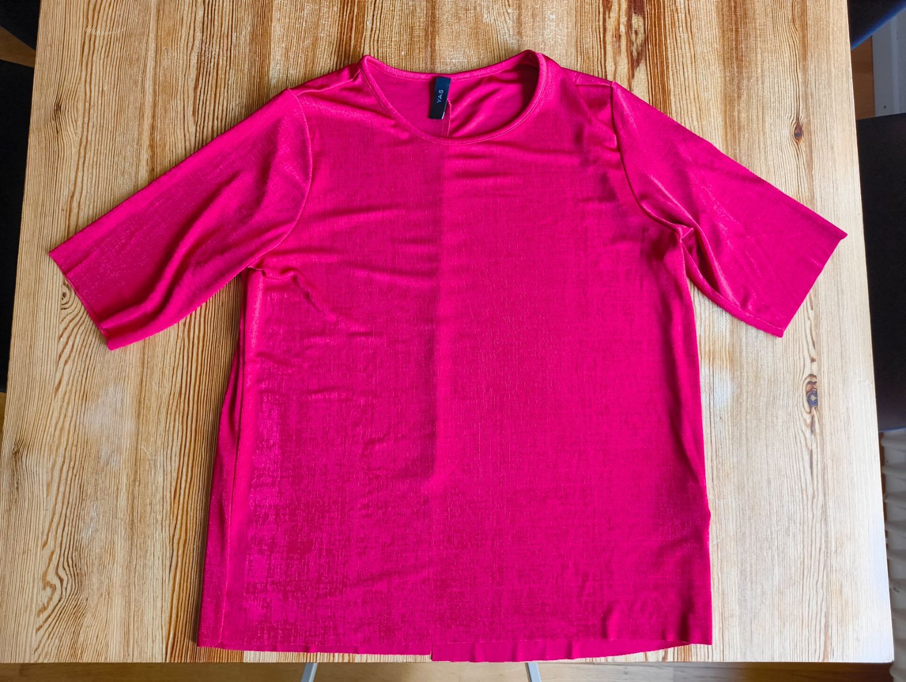 T-shirt: Rotes Damen Shirt – Usato da Zürich venduto da san_7jn8