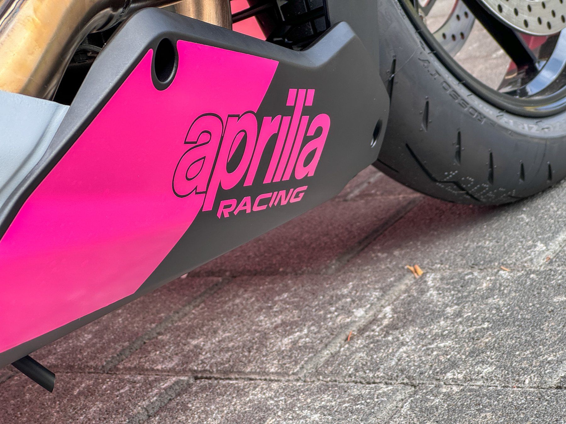 Sticker: Aprilia RS660 Sticker Kit - PINK – Nuovo e nell'imballaggio originale da Meggen venduto da leupimoto 1