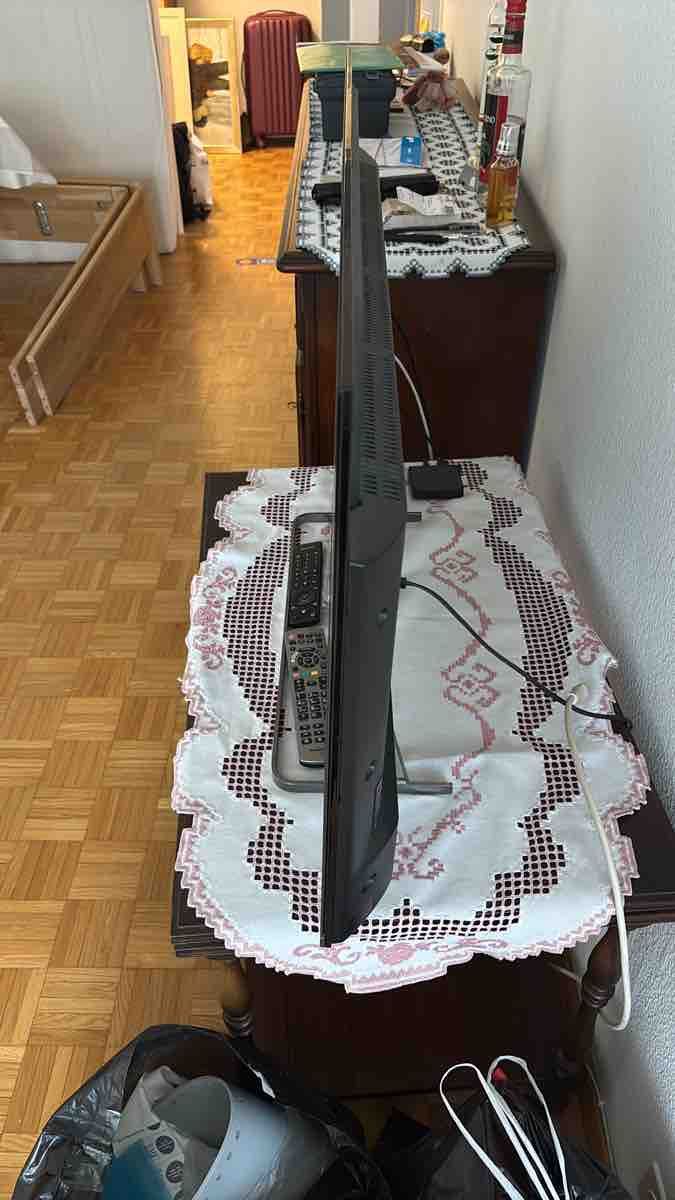 Panasonic Televisori: Panasonic LED TV, Flat Screen, Like New Condition – Usato da Thalwil venduto da Lev38 1