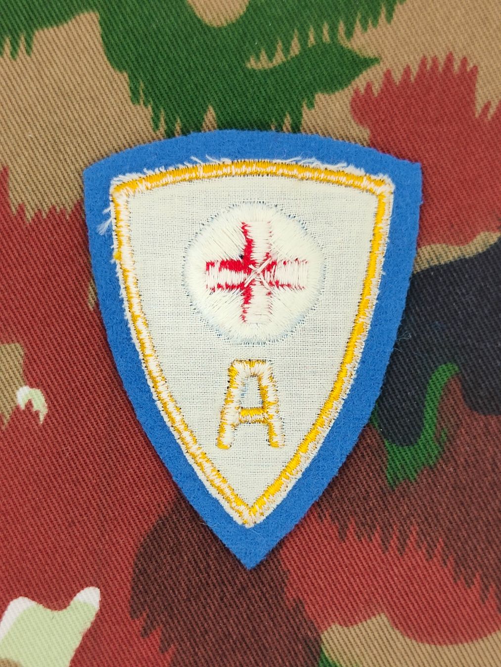 Schweizer Armee Plaketten & Abzeichen:  Funktionsabzeichen Anästhesiegehilfe Ord. 1995, Variante 1 – Gebraucht aus Bauma von SwissMilitaria 1