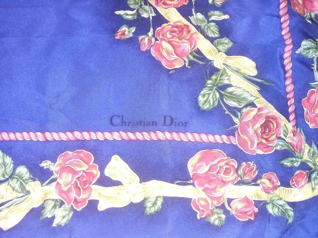 Dior Foulard & Sciarpe: Carré Christian Dior Bleu-or – Nuovo (secondo la descrizione) da Peseux venduto da noz_r5vl 1