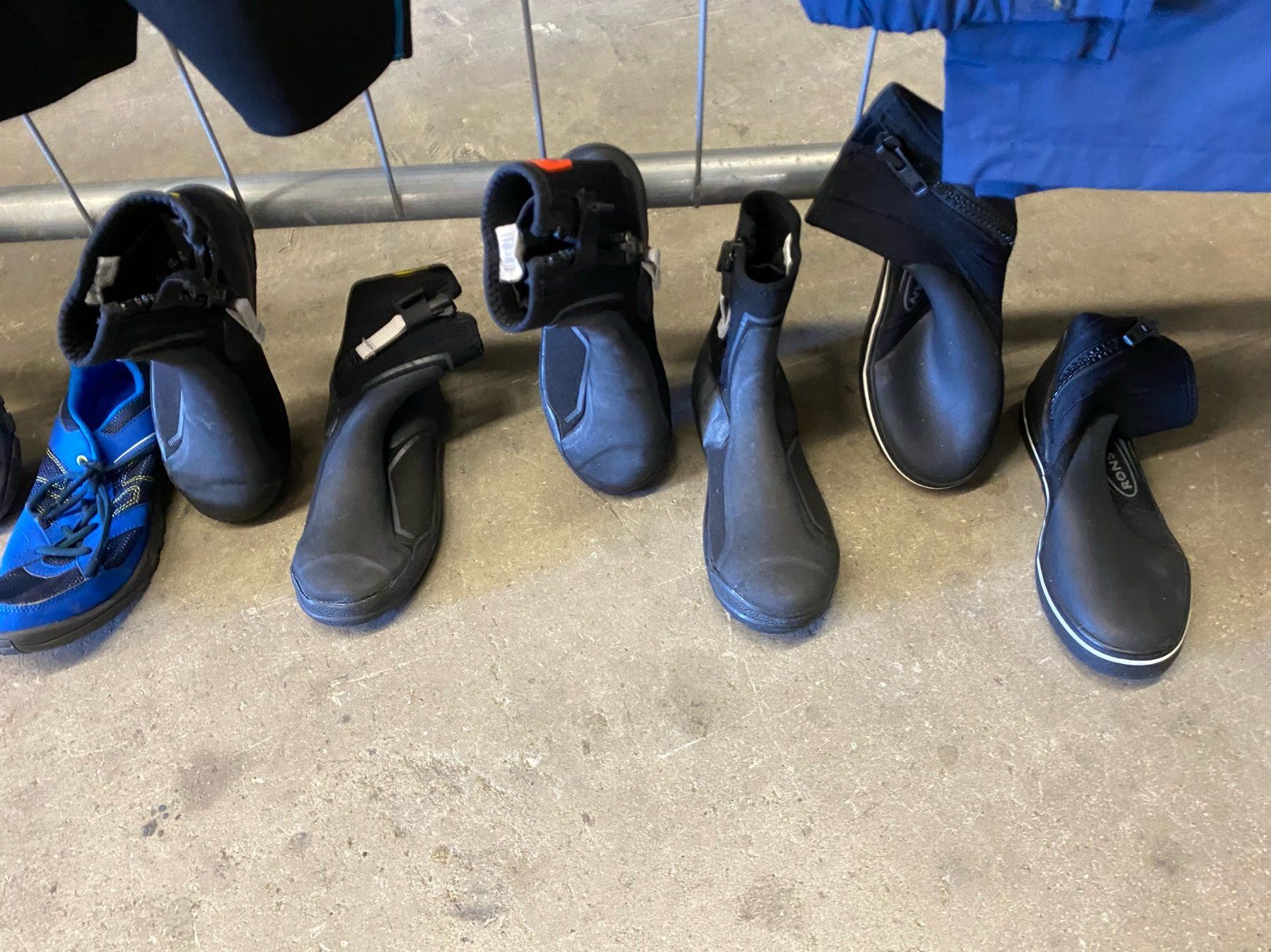 Lotti & Set di vestiti: Habits, chaussure nautique – Usato da St-Blaise venduto da Windy2 3
