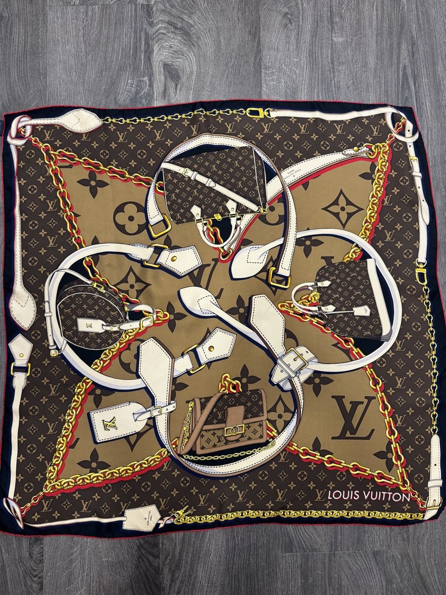 Louis Vuitton Foulards & écharpes: Louis Vuitton Silk Scarf Brown Monogram 90cm – D'occasion à Thonex par Lux_brands01 2