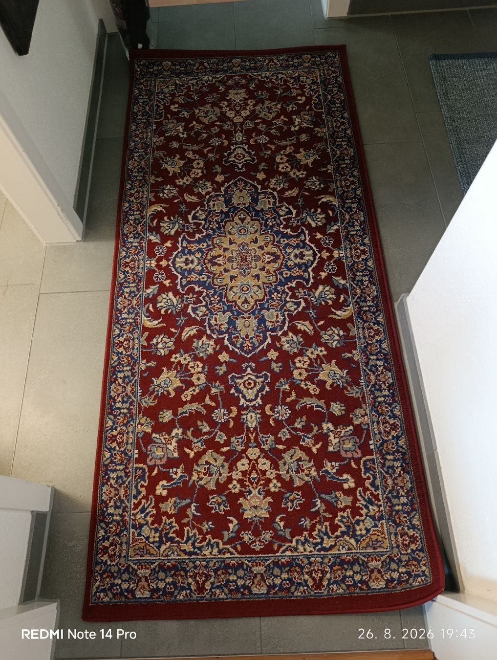 Teppiche: Runner Rug Red Blue Floral Pattern good condition – Gebraucht aus Neuhausen von pat_p9qv