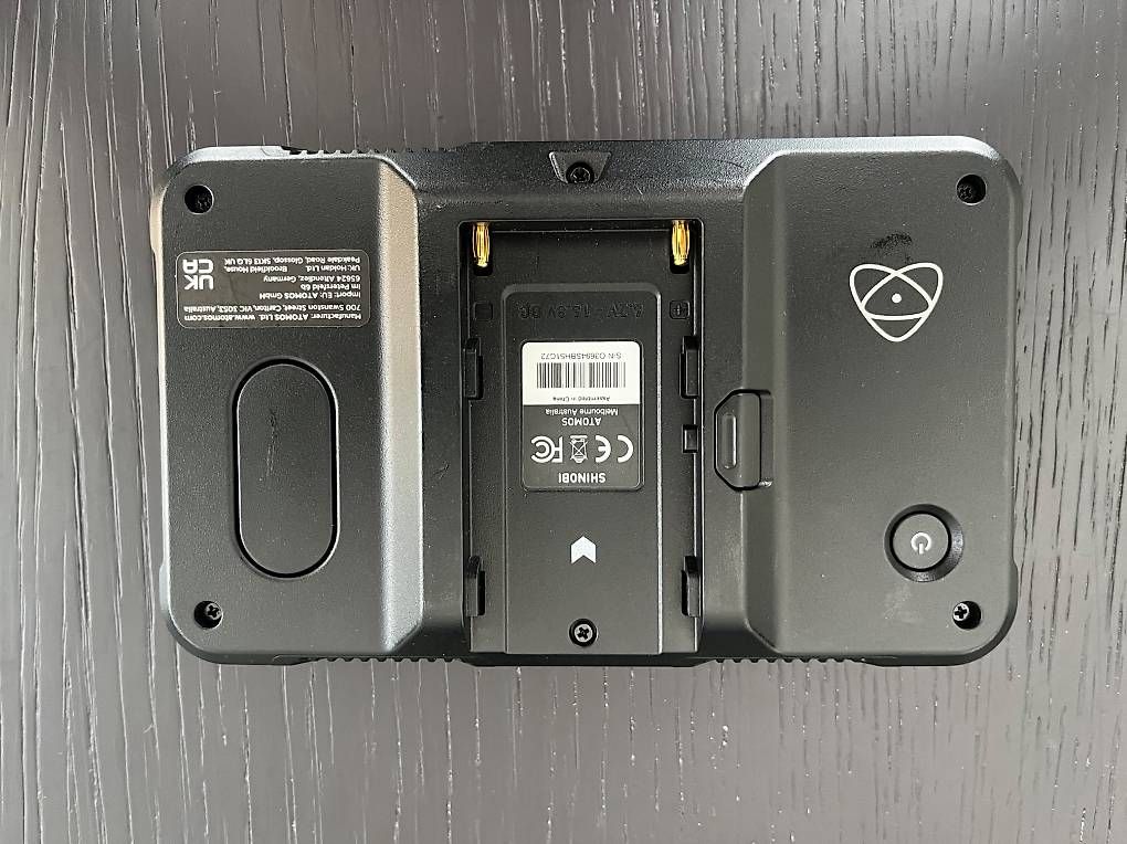 Monitor: Atomos Shinobi 5" Monitor  Komplettes Set mit Akkus – Usato da Zürich venduto da Han 3