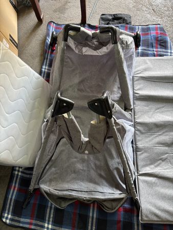 Baby Reisebett / Laufgitter mit Matratze